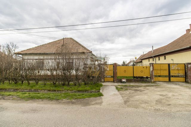 Eladó családi ház, Tóalmáson 30 M Ft, 2 szobás