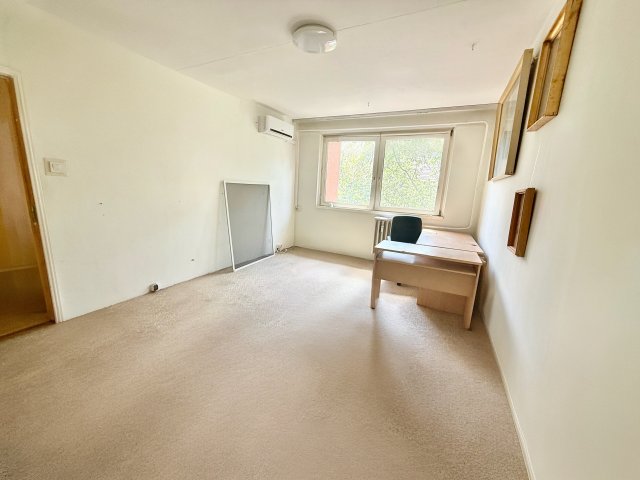 Eladó panellakás, Szegeden 45.999 M Ft, 2 szobás