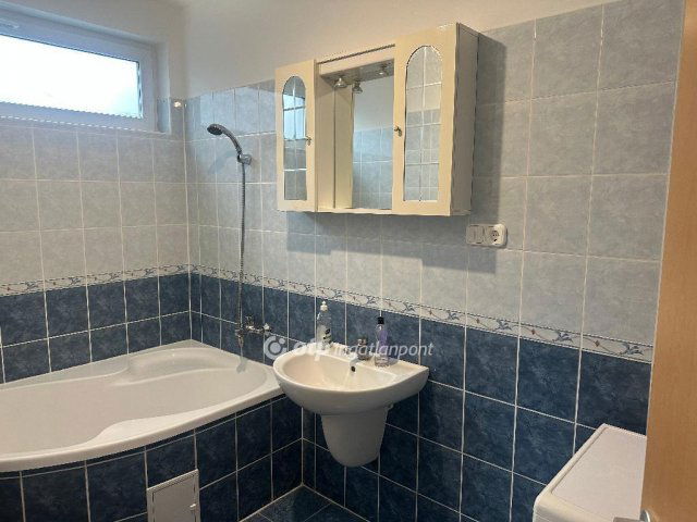 Eladó téglalakás, Szentlőrincen 45 M Ft, 1+2 szobás