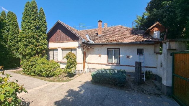 Eladó családi ház, Csongrádon 39.9 M Ft, 5 szobás