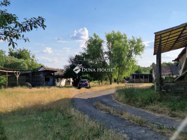 Eladó telek, Gyöngyösön, Karácsondi úton 55 M Ft