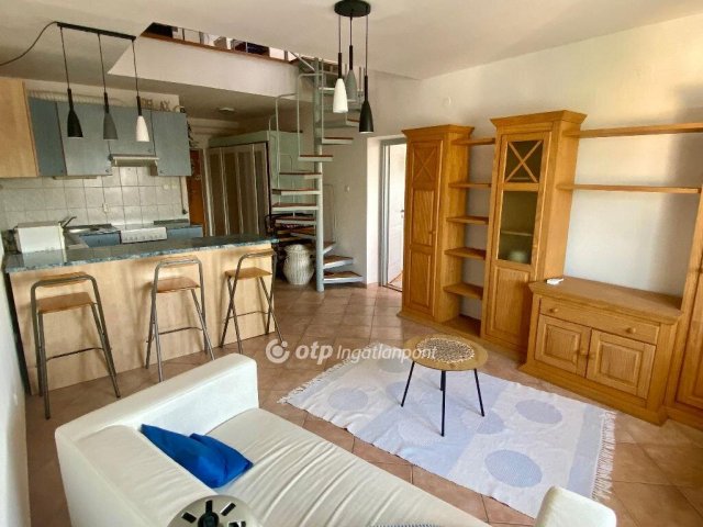 Eladó téglalakás, Győrött 64.9 M Ft, 3 szobás