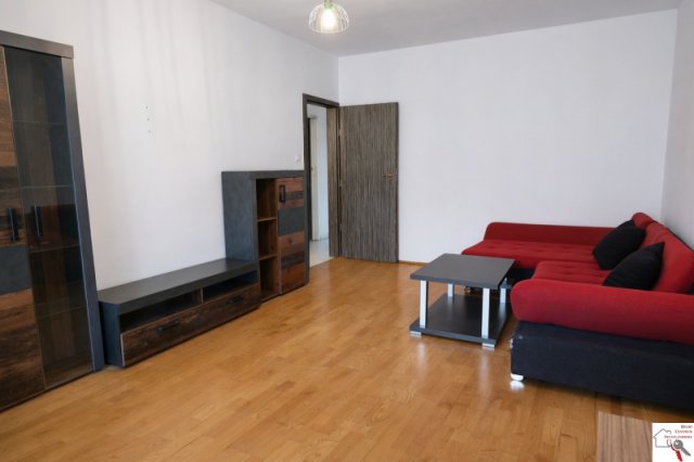 Kiadó panellakás, albérlet, Pécsett 200 E Ft / hó, 3 szobás