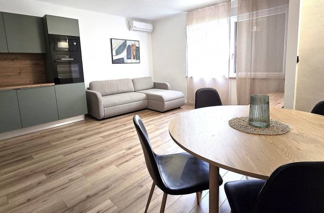 Kiadó téglalakás, albérlet, Pécsett 270 E Ft / hó, 1+2 szobás