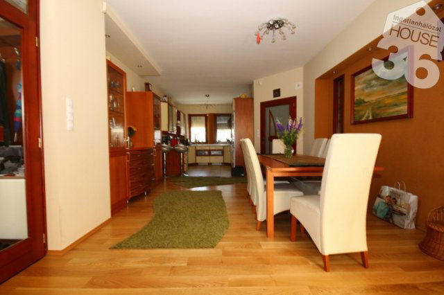 Eladó családi ház, Kecskeméten 169 M Ft, 7 szobás