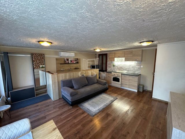 Eladó téglalakás, Vácon 28.5 M Ft, 1+1 szobás