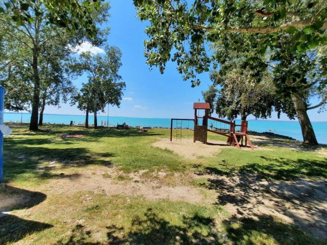 Eladó nyaraló, Balatonakarattyán 169.951 M Ft, 2 szobás