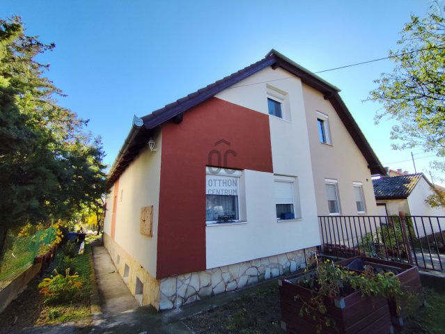 Eladó ikerház, Balatonfűzfőn 118 M Ft, 6 szobás