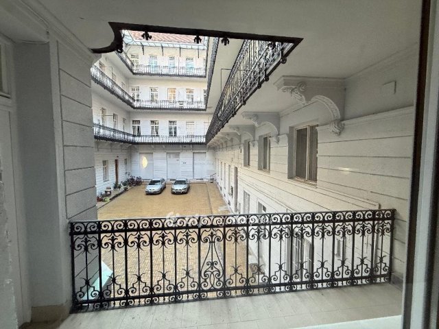 Eladó téglalakás, Budapesten, V. kerületben 78 M Ft, 1 szobás