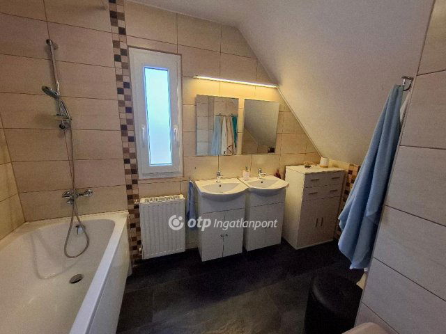 Eladó családi ház, Csatáron 98.5 M Ft, 2+2 szobás