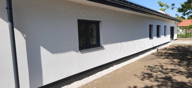 Eladó családi ház, Velencén 170 M Ft, 5 szobás