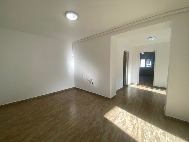 Eladó családi ház, Kiskunhalason 35.9 M Ft, 2 szobás