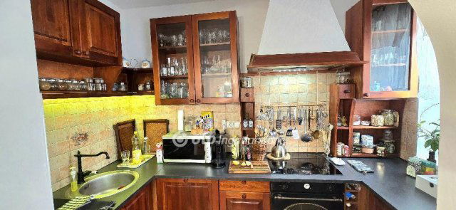 Eladó családi ház, Debrecenben 131.9 M Ft, 6 szobás