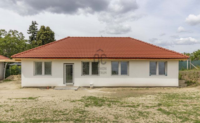 Eladó családi ház, Székesfehérvárott 80 M Ft, 5 szobás