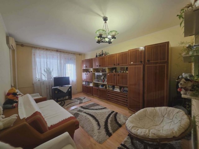 Eladó panellakás, Dunaújvárosban, Köztársaság úton 32.9 M Ft