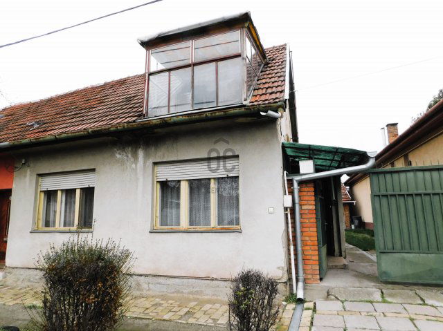 Eladó családi ház, Cegléden 24.5 M Ft, 4 szobás