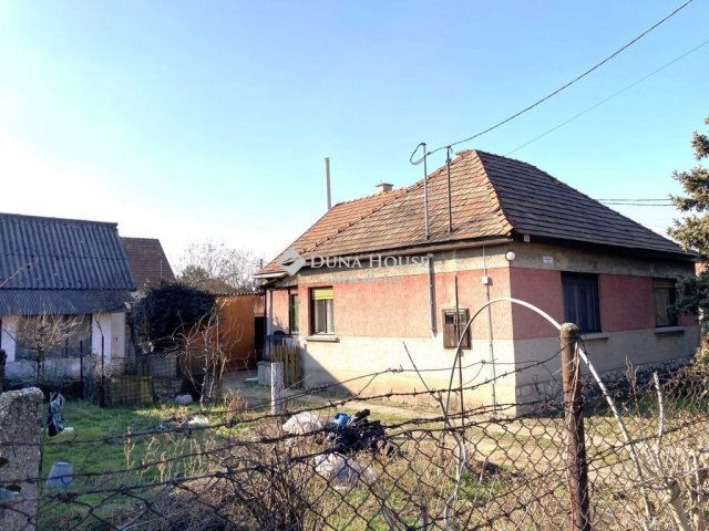 Eladó családi ház, Esztergomban 40 M Ft, 3 szobás