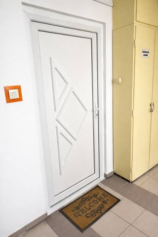 Eladó panellakás, Komlón 24.9 M Ft, 1+1 szobás