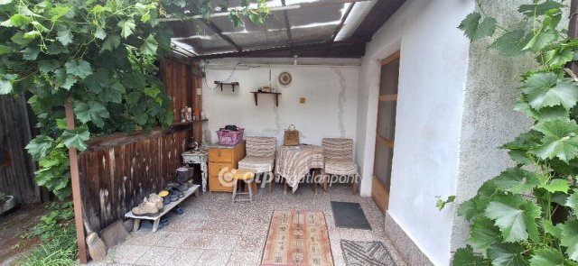 Eladó családi ház, Kiskőrösön 23.5 M Ft, 1 szobás