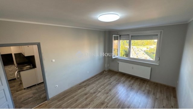 Eladó panellakás, Ajkán 30 M Ft, 2 szobás / költözzbe.hu