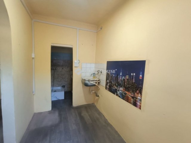 Eladó családi ház, Kecskeméten 15 M Ft, 1 szobás