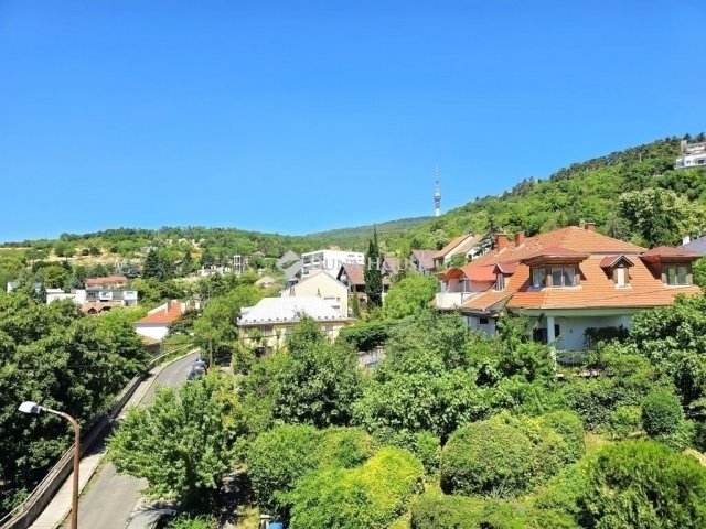 Eladó téglalakás, Pécsett 185 M Ft, 4 szobás