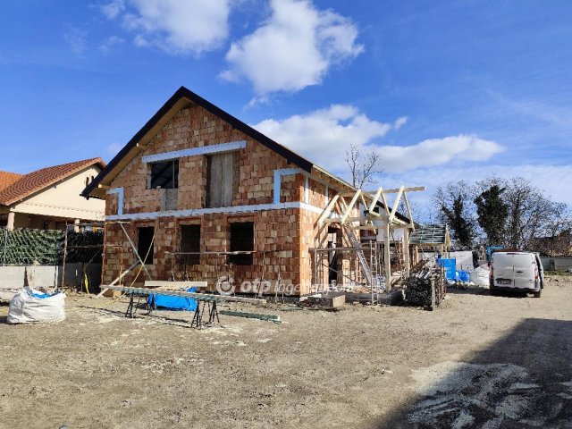 Eladó ikerház, Taksonyon 114.9 M Ft, 4+1 szobás