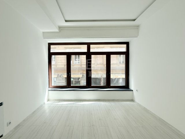 Eladó téglalakás, Budapesten, V. kerületben 73.9 M Ft, 1 szobás