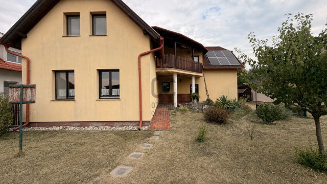 Eladó családi ház, Héderváron 119.9 M Ft, 8 szobás