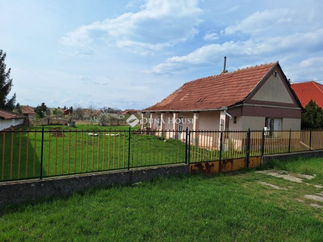 Eladó családi ház, Ecséden 8.9 M Ft, 1 szobás
