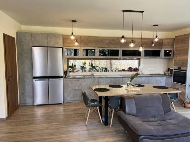 Eladó családi ház, Leányfaluban 196 M Ft, 5 szobás