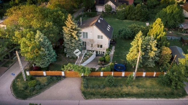 Eladó családi ház, Biatorbágyon 205 M Ft, 6 szobás