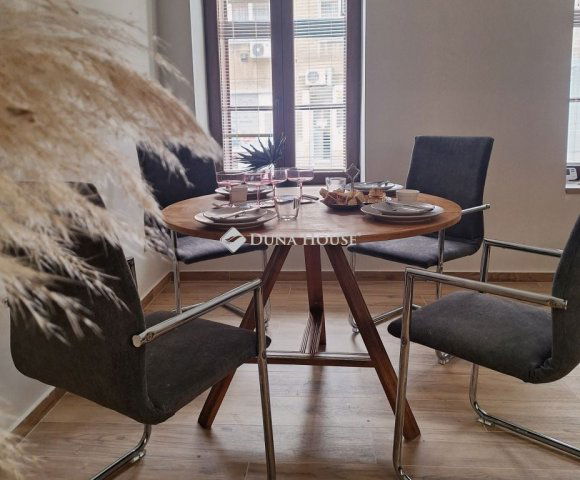 Kiadó téglalakás, albérlet, Pécsett, Alkotmány utcában