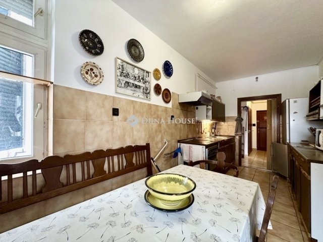 Eladó téglalakás, Pécsett 109 M Ft, 4 szobás