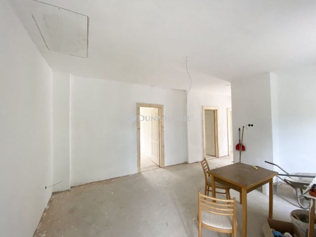 Eladó családi ház, Ajkán 42 M Ft, 3 szobás
