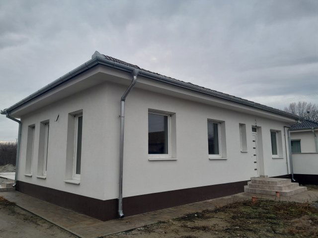 Eladó családi ház, Helvécián 105 M Ft, 5 szobás