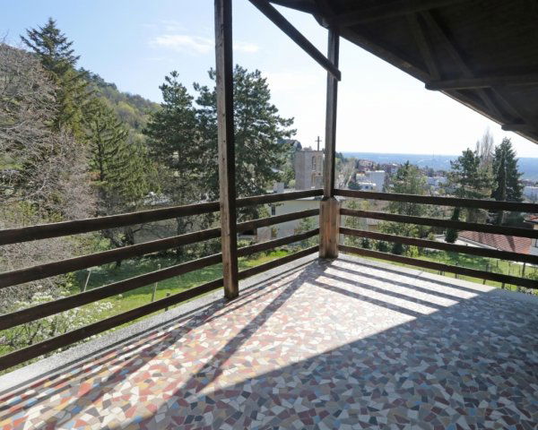 Eladó családi ház, Pécsett 238 M Ft, 6 szobás