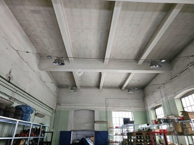 Kiadó ipari ingatlan, Pécsett 380 E Ft / hó