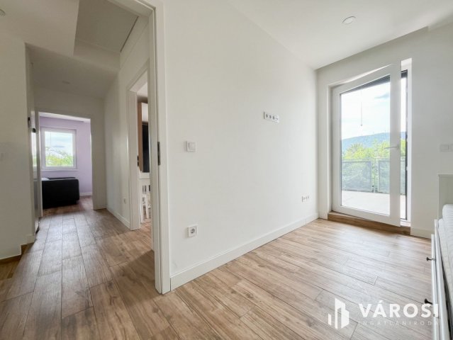 Kiadó ikerház, albérlet, Budapesten, III. kerületben, 5 szobás