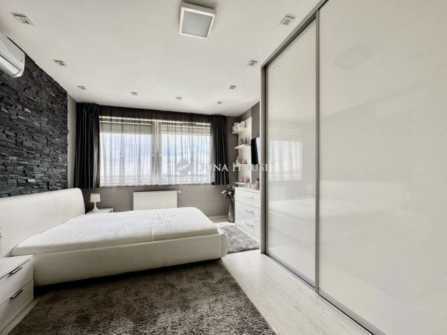 Eladó téglalakás, Pécsett 125 M Ft, 3 szobás