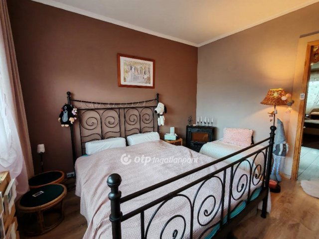 Eladó panellakás, Dorogon 49.5 M Ft, 2+1 szobás