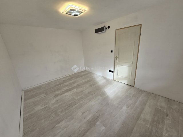 Eladó családi ház, Sárbogárdon 27.99 M Ft, 3 szobás