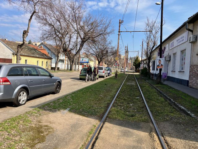 Eladó üzlethelyiség, Budapesten, XV. kerületben, Fő úton