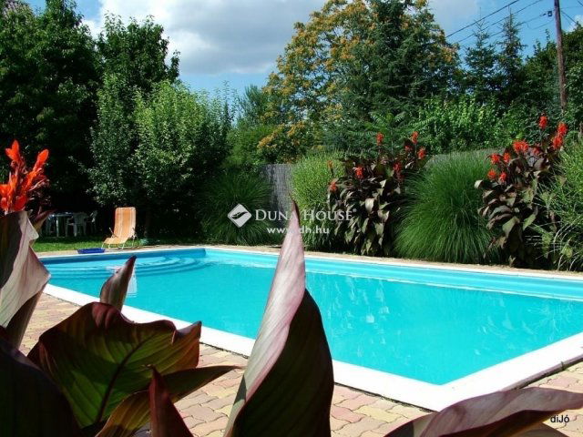 Eladó családi ház, Dunaújvárosban 89.9 M Ft, 5 szobás