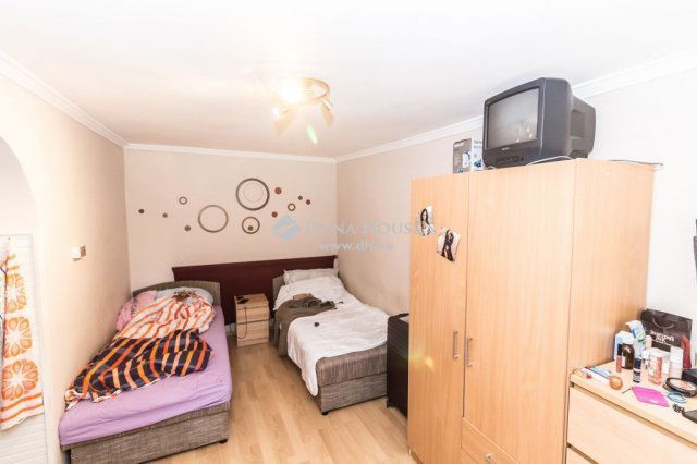 Eladó családi ház, Szombathelyen 95 M Ft, 9 szobás