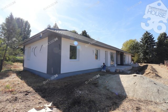 Eladó ikerház, Kecskeméten 80 M Ft, 4 szobás