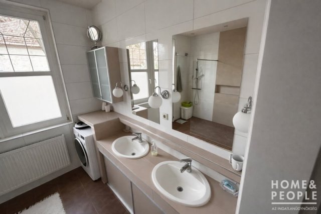 Eladó családi ház, Szegeden 199.999 M Ft, 4 szobás