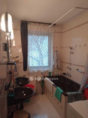 Eladó családi ház, Érden 119.99 M Ft, 5 szobás
