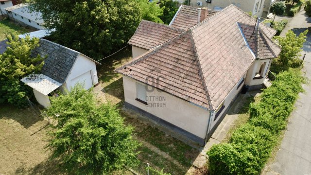 Eladó családi ház, Solton 28 M Ft, 5 szobás