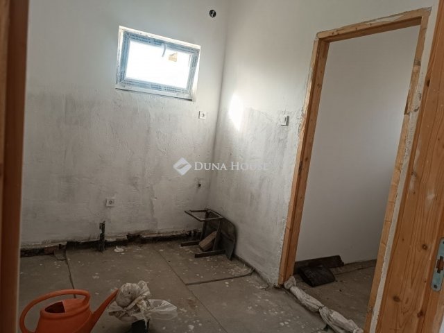 Eladó családi ház, Kiszomboron 29.99 M Ft, 2 szobás